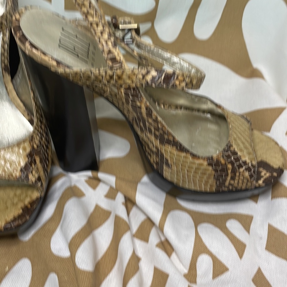 PELLE Moda Size 6M